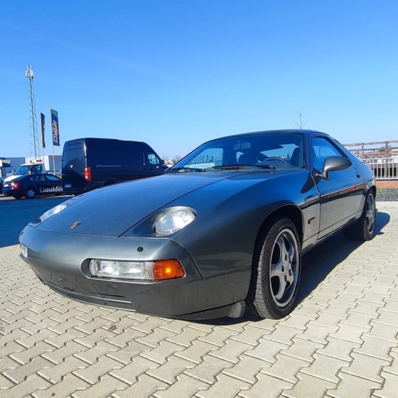 Porsche 928 S4